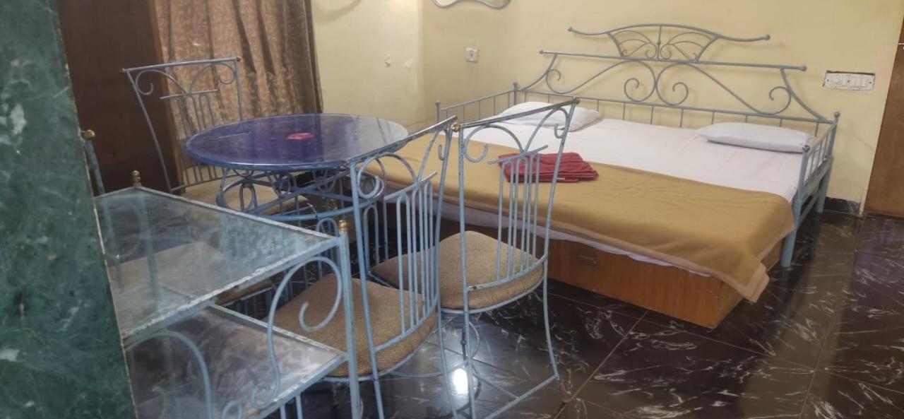 Hotel Hilltone Veg Non Veg Matheran Exterior foto